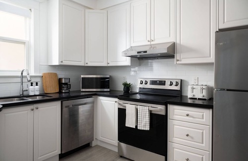 Earlscourt House | Monthly Rental 1 Bed 1 Bath Midtown Toronto