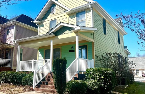 Greensboro House | Monthly Rental: 2 Bed 2 Bath in Greensboro