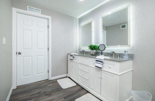 Clearwater House | Monthly Rental~ Comfy Beds~ Great for Remote Work