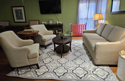 Cordova House | MONTHLY STAYS-6 BR with Pool Southern Luxury- 7 Sleeping Areas Over 3,000 Sq Ft