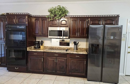 Southaven House | MONTHLY STAYS-Breathtaking 8 BR Retreat with Private Pool, Lake View, & Backyard