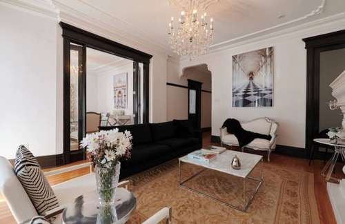 Little Italy House | Montréal Spacious Elegant 4BR Villa House Comfy 4 Family & Groups