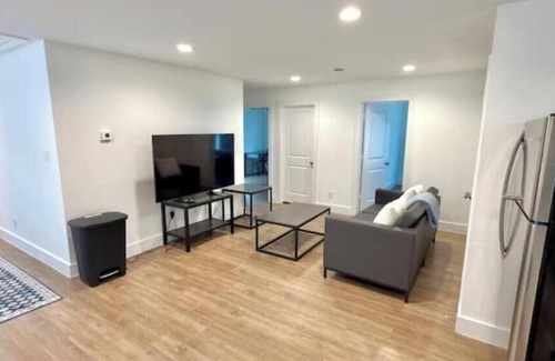 Neartown House | Montrose Central 4BR Stay