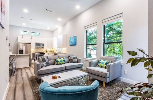 Hyde Park House | Montrose Guesthouse Suites