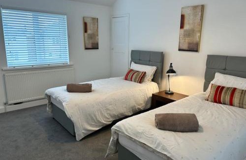 Scunthorpe House | Montrose House 3 bedroom home with Parking