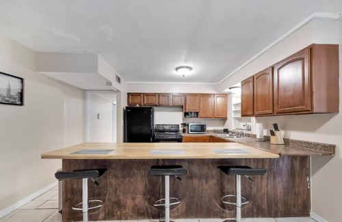 Temple Crest House | Montu's Landing! Rare Find 6 Bedroom House at Busch Gardens! Sleeps 15!