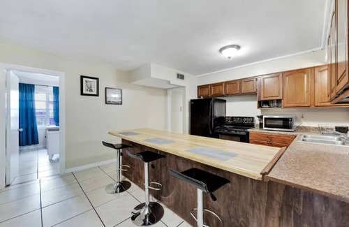 Temple Crest House | Montu's Landing! Rare Find 6 Bedroom House at Busch Gardens! Sleeps 15!