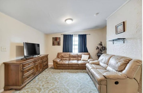 Temple Crest House | Montu's Landing! Rare Find 6 Bedroom House at Busch Gardens! Sleeps 15!