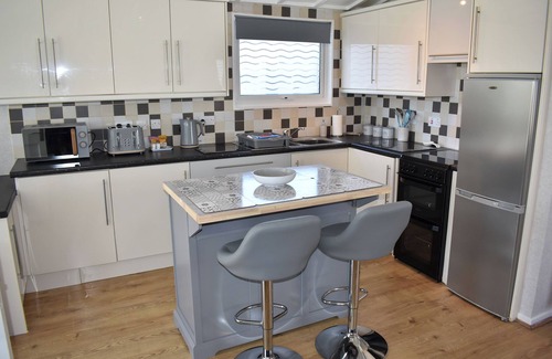 Anderby Creek Cottage | MONTY'S RETREAT, pet friendly, with a garden in Anderby Creek