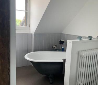 Lewes House | Montys Accommodation