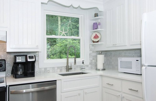 Bourne Cottage | MONUMENT BEACH