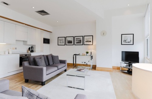 Billingsgate Apartment | Monument by Excel Apartments
