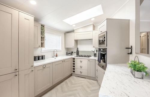 Woodhall Spa Ski Chalet | Monument Lakeside Lodge Pet Friendly