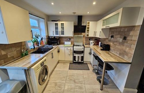 King's Norton House | Monyhull Homestay - near City centre Kingsheath NIA NEC BHX