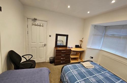 King's Norton House | Monyhull Homestay - near City centre Kingsheath NIA NEC BHX
