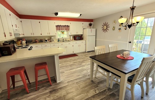 Mount Airy House | Moo Manor, 10 Mins from downtown Mayberry