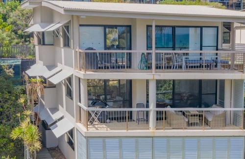 Point Lookout Apartment | Mooloomba Two | 3 bed 2 bath | Cylinder Beachfront