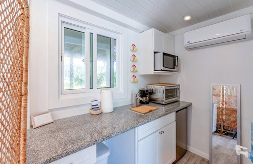 Hope Town House | Moon Drop: A Tranquil Studio Apartment in White Sound