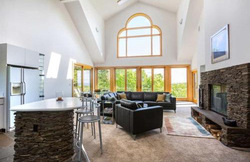 Andover House | Moon Hill Retreat