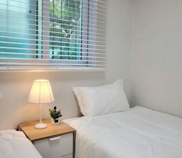 Haengun-dong Apartment | Moon House In Seoul #Quiet #Airport transport nearby#1 min to line2 nakseongdae subway