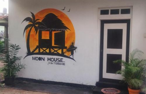 Polhena Apartment | Moon House