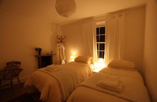 Glastonbury Bed & Breakfast | Moon in the Apple Tree