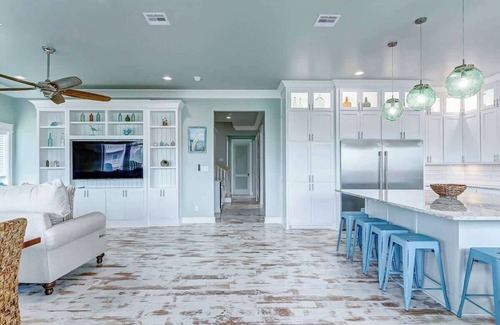 Crystal Beach House | Moon Pye, Pool, Dog Friendly