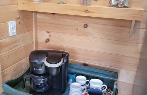Rydal Cabin | Moon tree cabin 🌙🌲 2-bedrooms in Rydal, close to Buc-ee's! Outside shower!