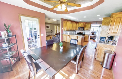 Ozark House | Moon Valley Retreat-Family Gatherings-Fooseball-CornHole-Whirlpool Tub-Fireplace