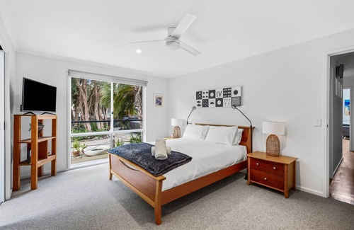 Barwon Heads House | Moonah coastal retreat with heated swimming pool