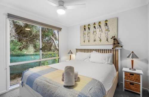 Barwon Heads House | Moonah coastal retreat with heated swimming pool