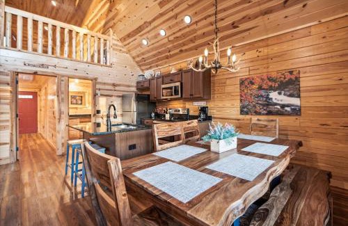 White Oak Lodge House | Moondance Cabin-Enjoy Your Journey To The Smokies!