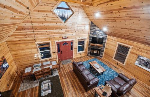 White Oak Lodge House | Moondance Cabin-Enjoy Your Journey To The Smokies!