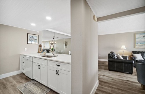 Panama City Beach Apartment | Moondrifter 502