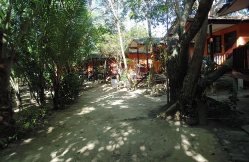 Mae Nam Hotel | Moonhut Bungalows
