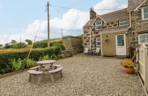 Garn Fadryn House | Moonlight Cottage