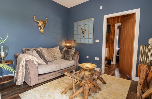 Storwood Cottage | MOONLIGHT LODGE, pet friendly, character holiday cottage in Bubwith
