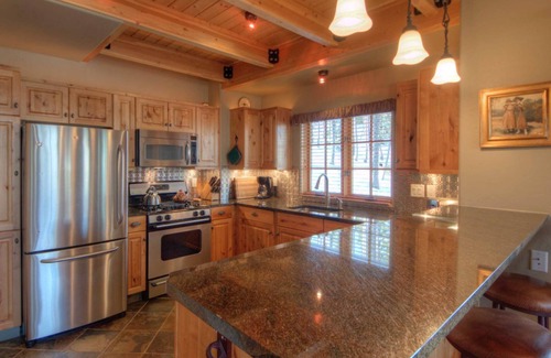Big Sky Cabin | Moonlight Luxury Chalet- Large Deck, Mtn Views, Ski-in/out, Hot Tub, 2Fireplaces