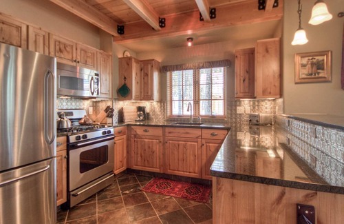 Big Sky Cabin | Moonlight Luxury Chalet- Large Deck, Mtn Views, Ski-in/out, Hot Tub, 2Fireplaces
