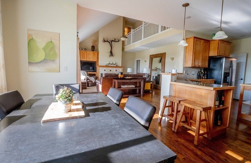 Walla Walla House | Moonlight Manor - beautiful home on 2.3 acres with vineyard view & private pool.