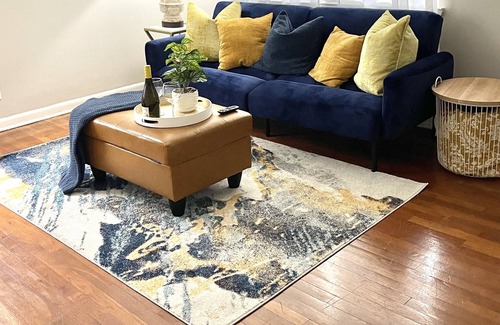 Lindbergh Apartment | Moonlight Suite King Bd Free Parking Fast Wifi Pool Full Kitchen Near Hospitals