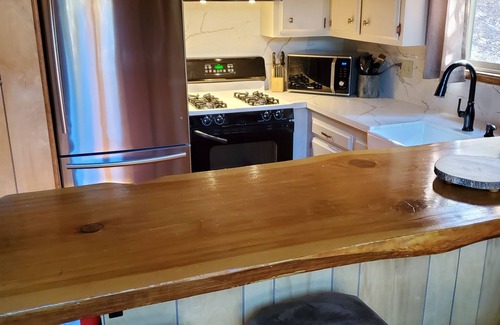 Upper Moonridge Cabin | MOONRIDGE .Great Views 3 Decks, Barbecue, Central Heat, SUREAL VIEWS!