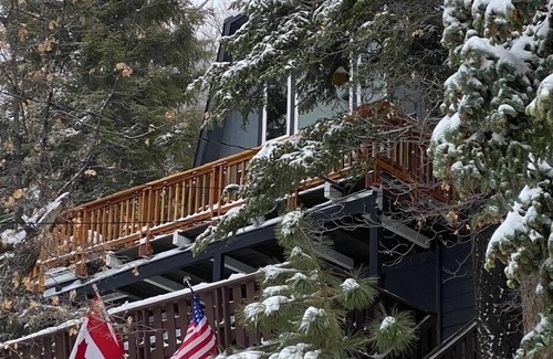 Upper Moonridge Cabin | MOONRIDGE .Great Views 3 Decks, Barbecue, Central Heat, SUREAL VIEWS!
