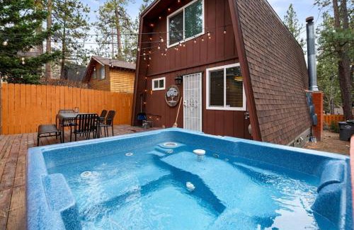 Moonridge Apartment | Moonridge Manor Modern, Cozy Retreat with Hottub!