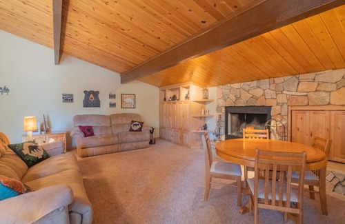 Moonridge House | Moonridge Manor - Very lovely cabin in a quiet neighborhood with an amazing hot tub!