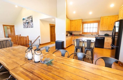 Leavenworth Cabin | Moonrise Mountain Lodge *Hot Tub* Pets *12ppl*