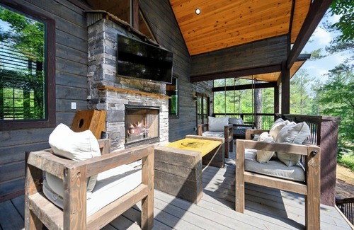 Golden Cabin | Moonshine Falls - Hot tub, boat parking, WIFI, relaxation, wildlife, and games!