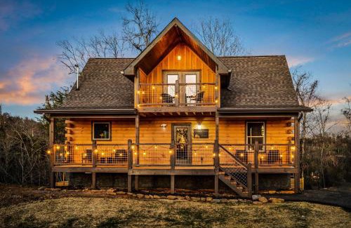 Sevierville House | Moonshine Manor - Dogs, Indoor Pool, Hot Tub & Games Near Waterpark