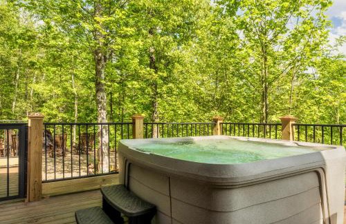 Pittman Center Ski Chalet | Moonshine Mtn - HugeLodge - Views - September Deals - Game Rm - Hot Tub - Fire Pit