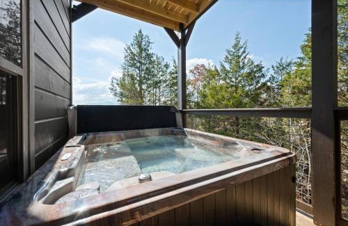 Sevierville House | Moonwalking Bear- Perfect Fall Cabin Stay